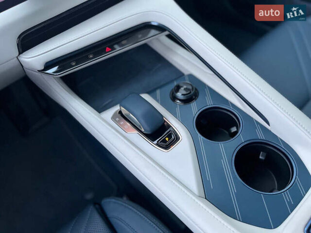 Білий Zeekr 001, об'ємом двигуна 0 л та пробігом 11 тис. км за 40900 $, фото 12 на Automoto.ua