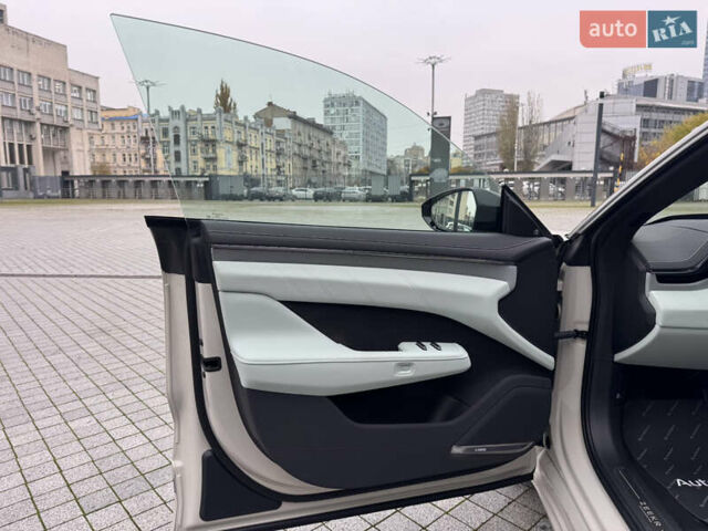 Білий Zeekr 001, об'ємом двигуна 0 л та пробігом 1 тис. км за 58999 $, фото 12 на Automoto.ua