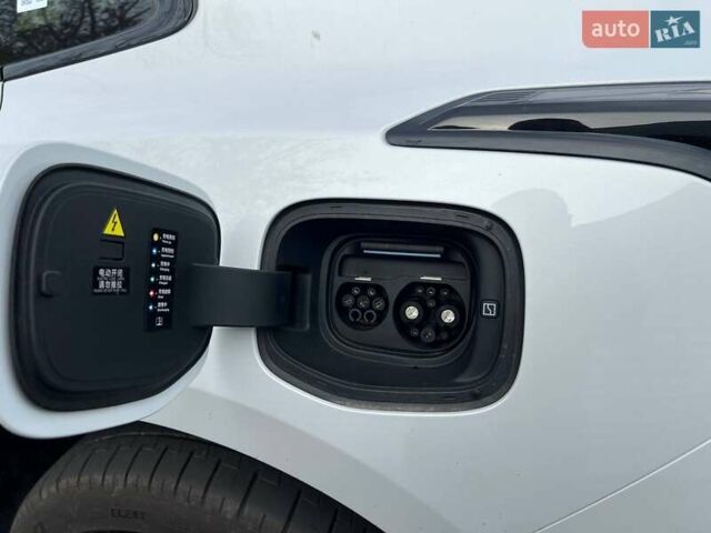 Белый Zeekr 001, объемом двигателя 0 л и пробегом 1 тыс. км за 50000 $, фото 7 на Automoto.ua