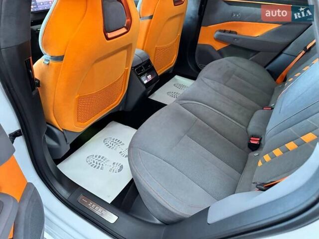 Белый Zeekr 001, объемом двигателя 0 л и пробегом 1 тыс. км за 55599 $, фото 18 на Automoto.ua