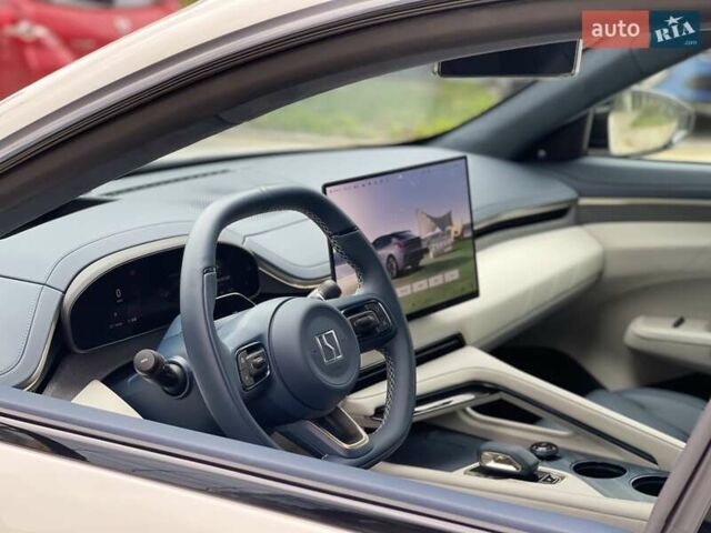 Белый Zeekr 001, объемом двигателя 0 л и пробегом 4 тыс. км за 46900 $, фото 4 на Automoto.ua