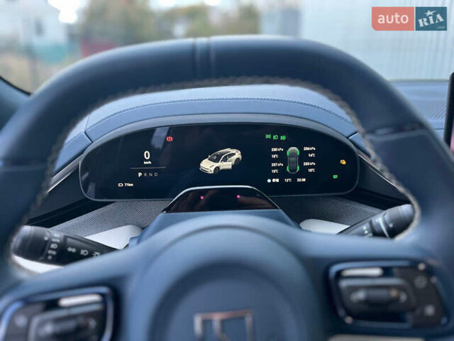 Білий Zeekr 001, об'ємом двигуна 0 л та пробігом 11 тис. км за 40900 $, фото 3 на Automoto.ua