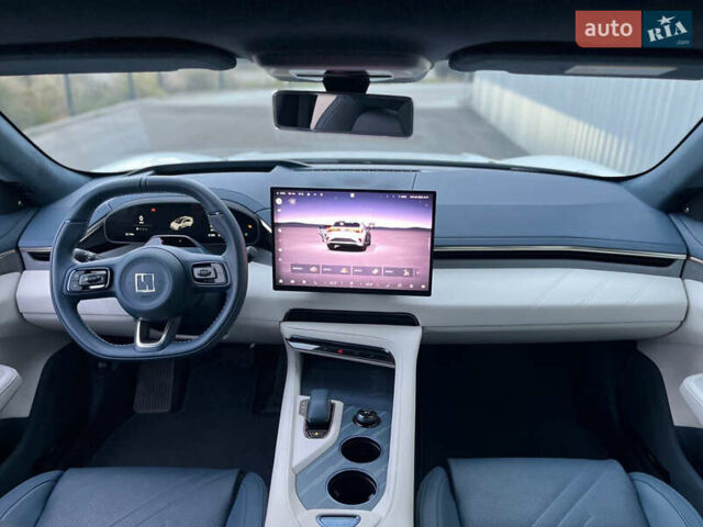 Білий Zeekr 001, об'ємом двигуна 0 л та пробігом 11 тис. км за 40900 $, фото 9 на Automoto.ua