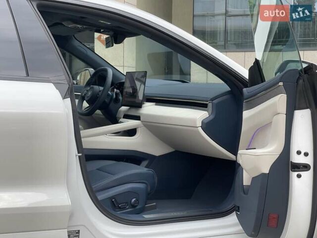 Белый Zeekr 001, объемом двигателя 0 л и пробегом 3 тыс. км за 46900 $, фото 6 на Automoto.ua