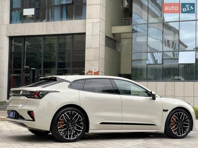 Белый Zeekr 001, объемом двигателя 0 л и пробегом 4 тыс. км за 46900 $, фото 3 на Automoto.ua