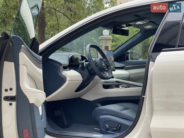 Белый Zeekr 001, объемом двигателя 0 л и пробегом 4 тыс. км за 46900 $, фото 5 на Automoto.ua