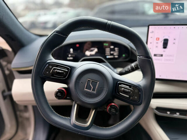 Бежевый Zeekr 001, объемом двигателя 0 л и пробегом 16 тыс. км за 42999 $, фото 17 на Automoto.ua