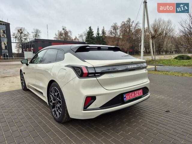 Бежевый Zeekr 001, объемом двигателя 0 л и пробегом 8 тыс. км за 44900 $, фото 2 на Automoto.ua