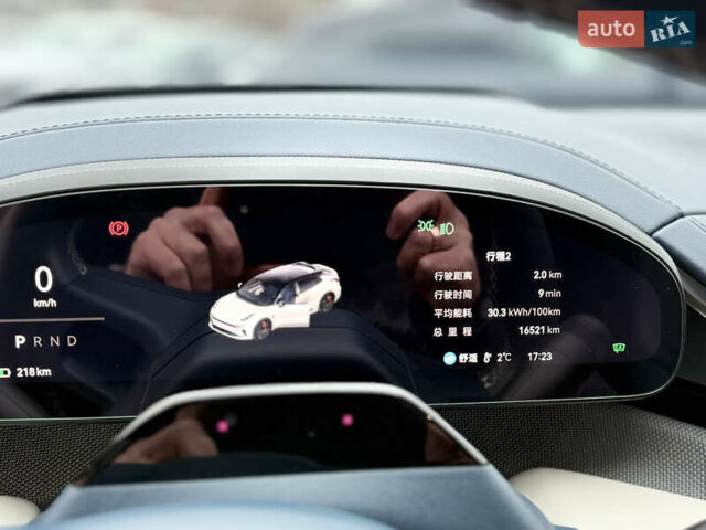 Бежевый Zeekr 001, объемом двигателя 0 л и пробегом 16 тыс. км за 42999 $, фото 16 на Automoto.ua