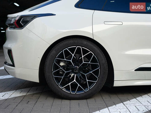 Бежевый Zeekr 001, объемом двигателя 0 л и пробегом 8 тыс. км за 42900 $, фото 4 на Automoto.ua