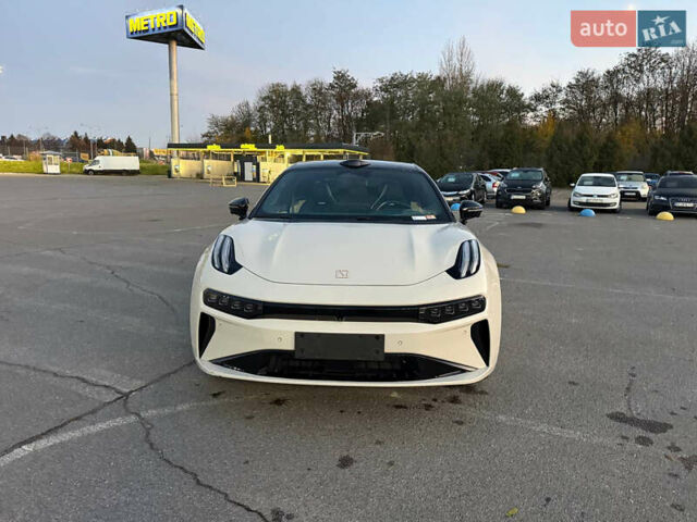 Бежевый Zeekr 001, объемом двигателя 0 л и пробегом 12 тыс. км за 46777 $, фото 1 на Automoto.ua