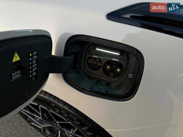 Бежевый Zeekr 001, объемом двигателя 0 л и пробегом 12 тыс. км за 46777 $, фото 17 на Automoto.ua