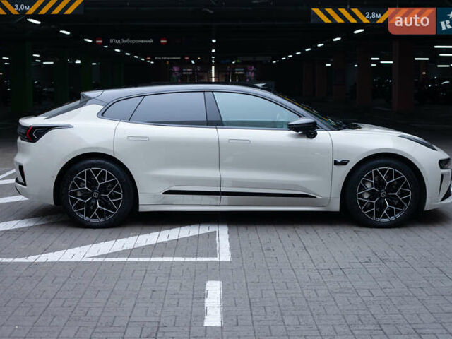 Бежевий Zeekr 001, об'ємом двигуна 0 л та пробігом 15 тис. км за 45900 $, фото 3 на Automoto.ua