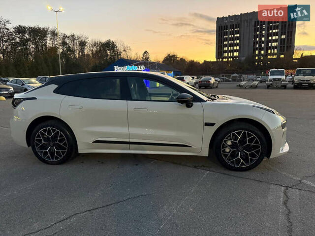 Бежевый Zeekr 001, объемом двигателя 0 л и пробегом 12 тыс. км за 46777 $, фото 7 на Automoto.ua