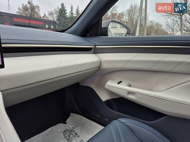 Бежевый Zeekr 001, объемом двигателя 0 л и пробегом 8 тыс. км за 44900 $, фото 12 на Automoto.ua