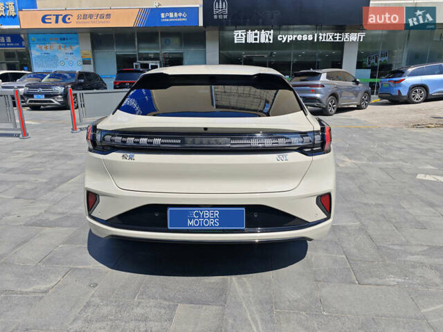 Бежевый Zeekr 001, объемом двигателя 0 л и пробегом 17 тыс. км за 43900 $, фото 3 на Automoto.ua