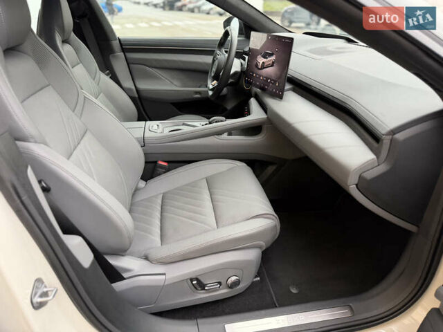 Бежевый Zeekr 001, объемом двигателя 0 л и пробегом 10 тыс. км за 36900 $, фото 1 на Automoto.ua