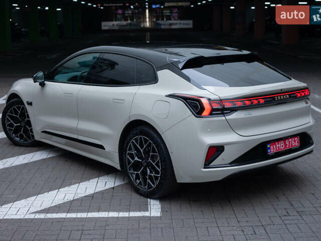 Бежевий Zeekr 001, об'ємом двигуна 0 л та пробігом 15 тис. км за 45900 $, фото 6 на Automoto.ua