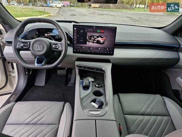 Zeekr 001 2025 в Николаеве на Automoto.ua Бежевый Zeekr 001, объемом двигателя 0 л и пробегом 10 тыс. км за 51999 $, фото 22 на Automoto.ua