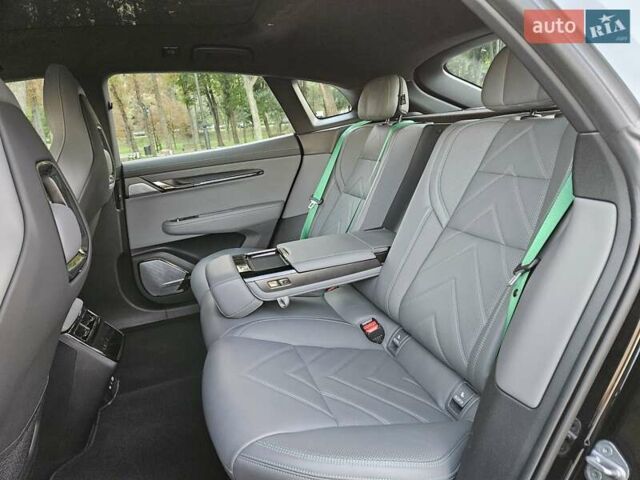 Чорний Zeekr 001, об'ємом двигуна 0 л та пробігом 13 тис. км за 37777 $, фото 40 на Automoto.ua