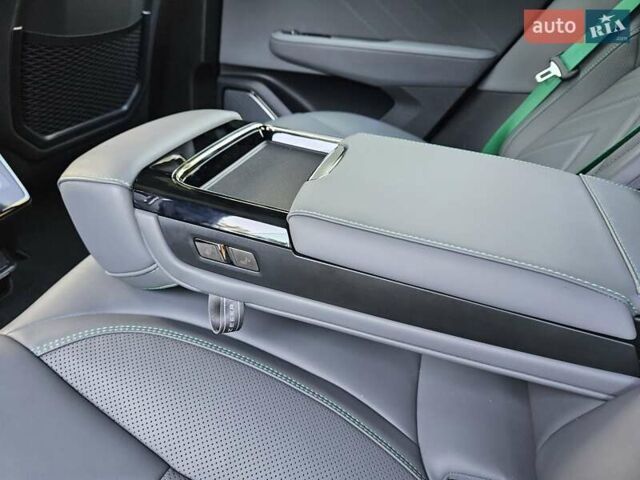 Чорний Zeekr 001, об'ємом двигуна 0 л та пробігом 13 тис. км за 37777 $, фото 41 на Automoto.ua