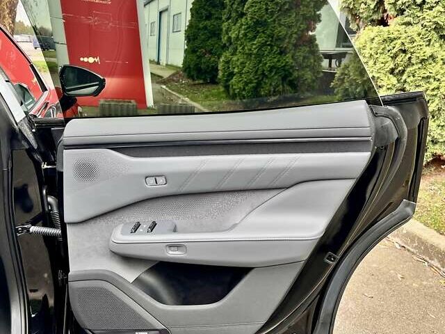 Черный Zeekr 001, объемом двигателя 0 л и пробегом 1 тыс. км за 49500 $, фото 40 на Automoto.ua