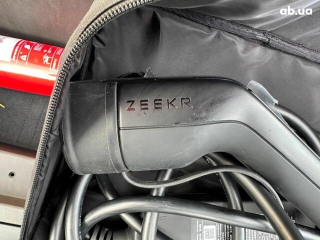 Красный Zeekr 001, объемом двигателя 0 л и пробегом 61 тыс. км за 38980 $, фото 33 на Automoto.ua