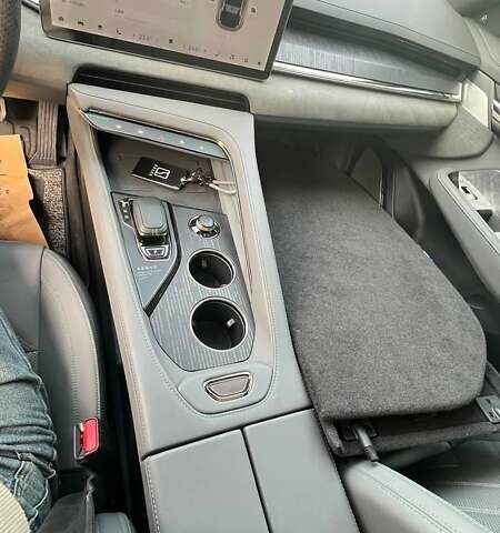 Сірий Zeekr 001, об'ємом двигуна 0 л та пробігом 49 тис. км за 35900 $, фото 9 на Automoto.ua