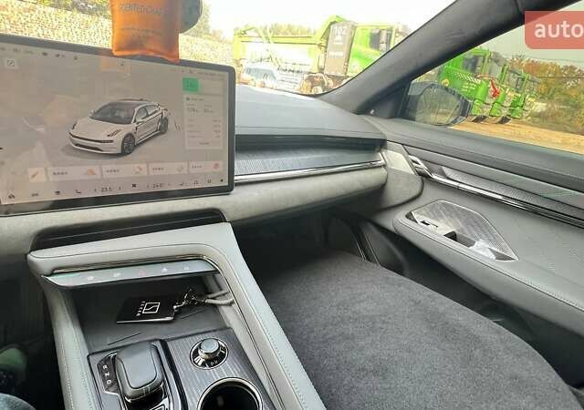 Серый Zeekr 001, объемом двигателя 0 л и пробегом 49 тыс. км за 35900 $, фото 6 на Automoto.ua