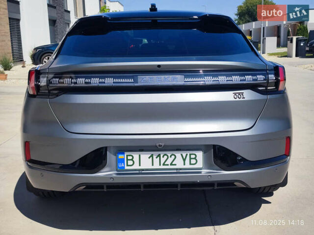 Серый Zeekr 001, объемом двигателя 0 л и пробегом 15 тыс. км за 39000 $, фото 5 на Automoto.ua