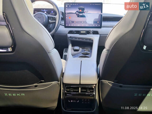 Серый Zeekr 001, объемом двигателя 0 л и пробегом 15 тыс. км за 39000 $, фото 36 на Automoto.ua