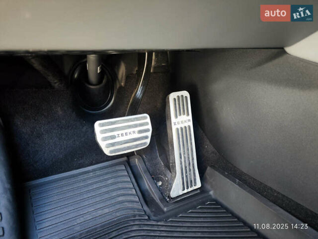 Серый Zeekr 001, объемом двигателя 0 л и пробегом 15 тыс. км за 39000 $, фото 40 на Automoto.ua