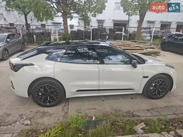 Zeekr 001 2024 в Днепре (Днепропетровске) на Automoto.ua Серый Zeekr 001, объемом двигателя 0 л и пробегом 11 тыс. км за 39900 $, фото 8 на Automoto.ua