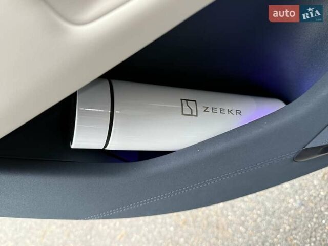 Серый Zeekr 001, объемом двигателя 0 л и пробегом 10 тыс. км за 46500 $, фото 36 на Automoto.ua