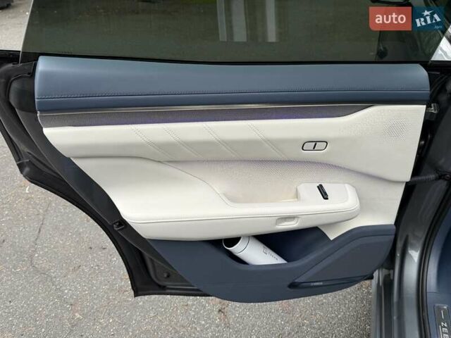 Серый Zeekr 001, объемом двигателя 0 л и пробегом 10 тыс. км за 46500 $, фото 39 на Automoto.ua