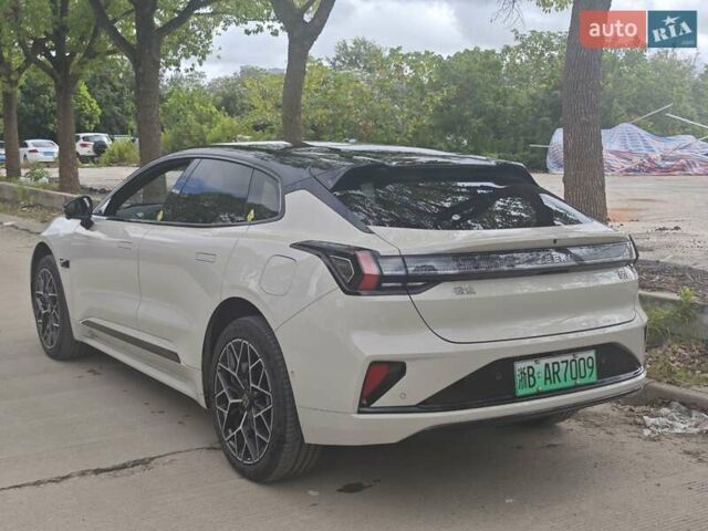 Zeekr 001 2024 в Днепре (Днепропетровске) на Automoto.ua Серый Zeekr 001, объемом двигателя 0 л и пробегом 11 тыс. км за 39900 $, фото 5 на Automoto.ua