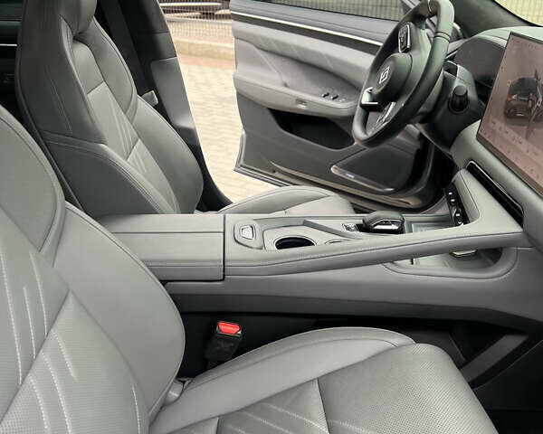 Серый Zeekr 001, объемом двигателя 0 л и пробегом 28 тыс. км за 36300 $, фото 13 на Automoto.ua