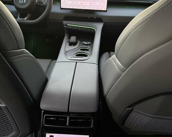 Серый Zeekr 001, объемом двигателя 0 л и пробегом 1 тыс. км за 49999 $, фото 35 на Automoto.ua