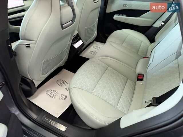 Серый Zeekr 001, объемом двигателя 0 л и пробегом 1 тыс. км за 45499 $, фото 19 на Automoto.ua