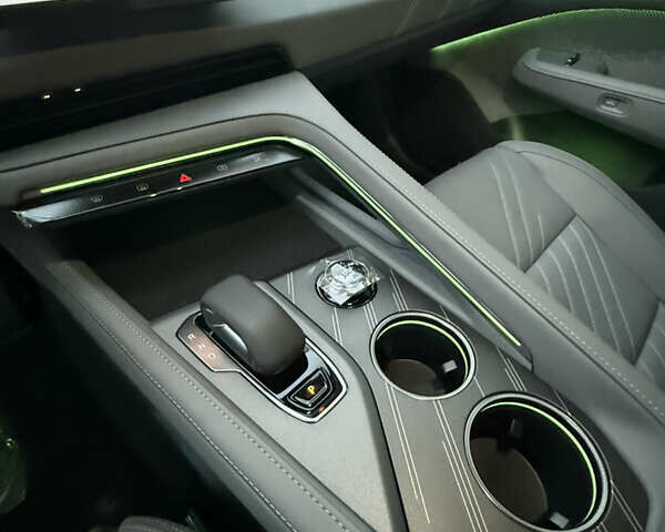 Серый Zeekr 001, объемом двигателя 0 л и пробегом 1 тыс. км за 49999 $, фото 15 на Automoto.ua