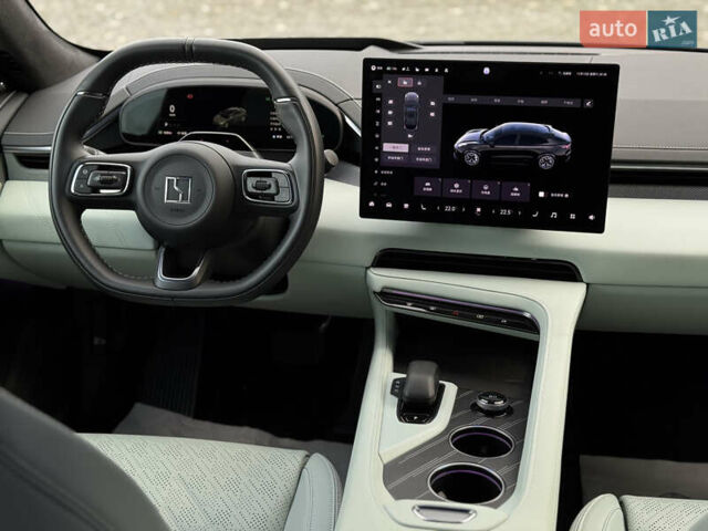 Зелений Zeekr 001, об'ємом двигуна 0 л та пробігом 13 тис. км за 42500 $, фото 16 на Automoto.ua