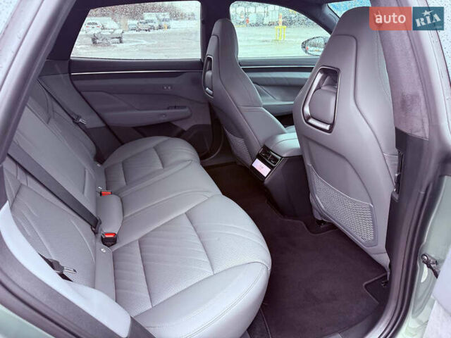 Зеленый Zeekr 001, объемом двигателя 0 л и пробегом 15 тыс. км за 40999 $, фото 7 на Automoto.ua