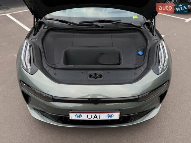 Zeekr 001 2024 у Києві на Automoto.ua Зелений Zeekr 001, об'ємом двигуна 0 л та пробігом 14 тис. км за 44999 $, фото 1 на Automoto.ua