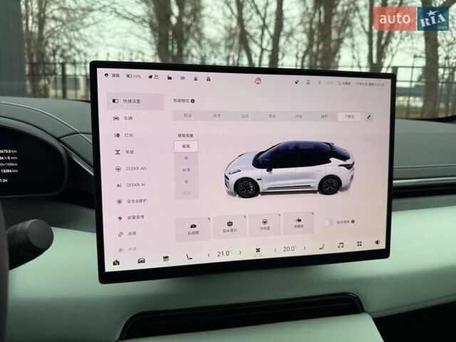 Зелений Zeekr 001, об'ємом двигуна 0 л та пробігом 13 тис. км за 46000 $, фото 44 на Automoto.ua