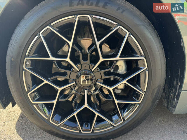 Zeekr 001 2025 у Києві на Automoto.ua Зелений Zeekr 001, об'ємом двигуна 0 л та пробігом 1 тис. км за 46900 $, фото 4 на Automoto.ua