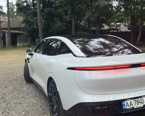 Белый Zeekr 007, объемом двигателя 0 л и пробегом 15 тыс. км за 36500 $, фото 7 на Automoto.ua