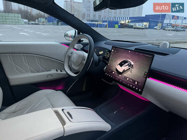 Білий Zeekr 007, об'ємом двигуна 0 л та пробігом 20 тис. км за 38500 $, фото 32 на Automoto.ua