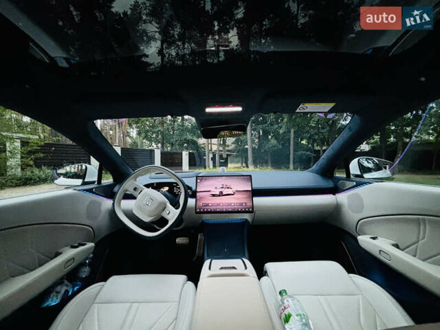 Белый Zeekr 007, объемом двигателя 0 л и пробегом 15 тыс. км за 36500 $, фото 51 на Automoto.ua