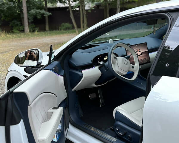 Белый Zeekr 007, объемом двигателя 0 л и пробегом 15 тыс. км за 36500 $, фото 21 на Automoto.ua