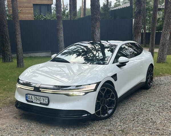 Белый Zeekr 007, объемом двигателя 0 л и пробегом 15 тыс. км за 36500 $, фото 2 на Automoto.ua